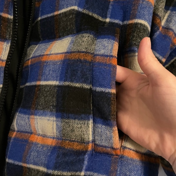 NWOT Urban Outfitters cropped puffer jacket - Picture 7 of 8